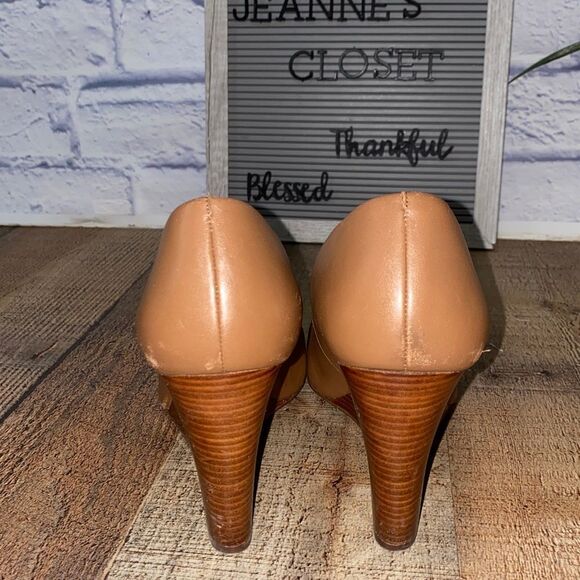 Tory burch sally
Leather Wedge Pump - Picture 6 of 15